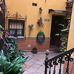 Bonito y tranquilo apartamento estudio, con techos abuhardillados y magnificas vistas al Rio Tajo