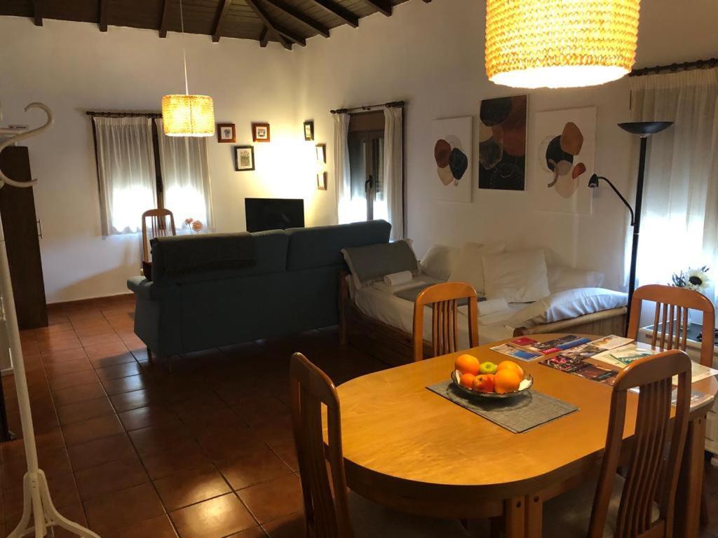 Bonito Y Tranquilo Estudio, Con Techos Abuhardillados Y Magnificas Vistas Al Rio Tajo *